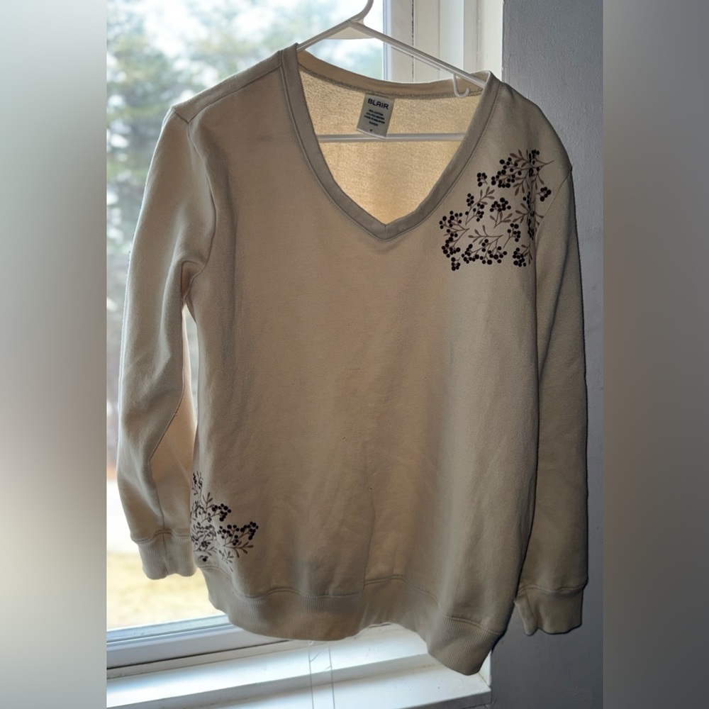 Blair Cream V-Neck Sweater with Dark Floral Accents
Vintage vintage